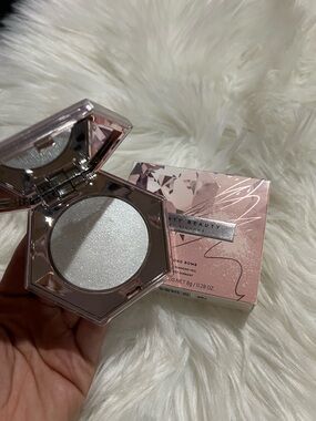 Fenty Beauty Diamond Bomb Highlighter - Silver Shimmer